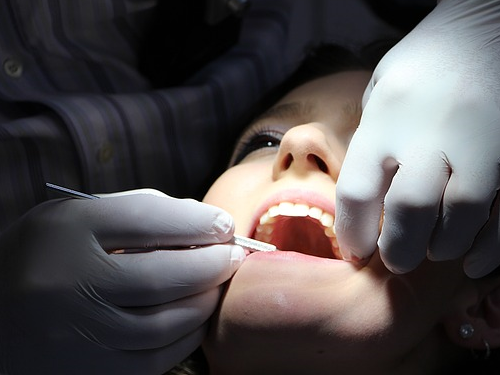 Etat bucco-dentaire et recours aux soins préventifs et curatifs de la population francilienne adulte